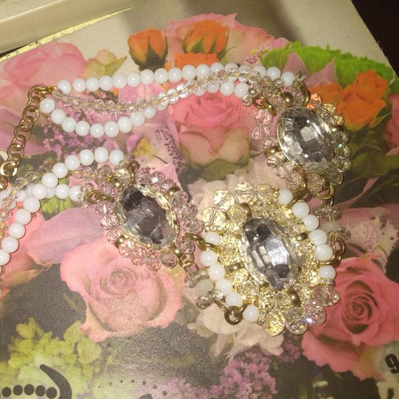 ❤️Massive MIRIAM HASKELL Statement Necklace Signed Milk Glass / Crystal - Picture 3 of 7